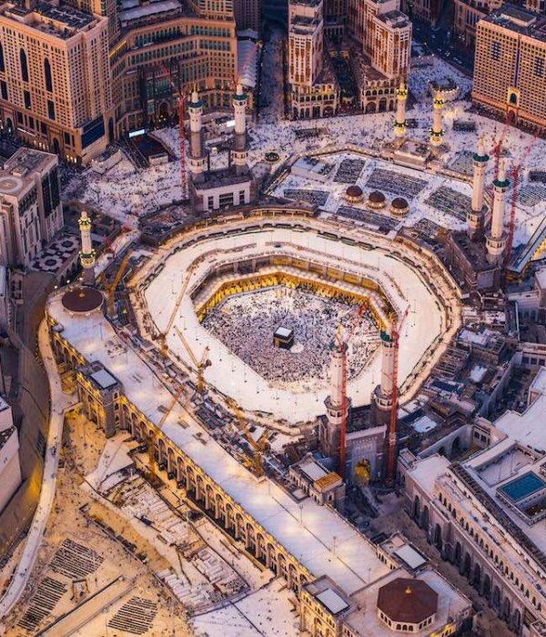 aerial-view-of-pilgrims-at-the-kaaba-in-the-grand-2025-06-06-02-27-26-utc.jpeg